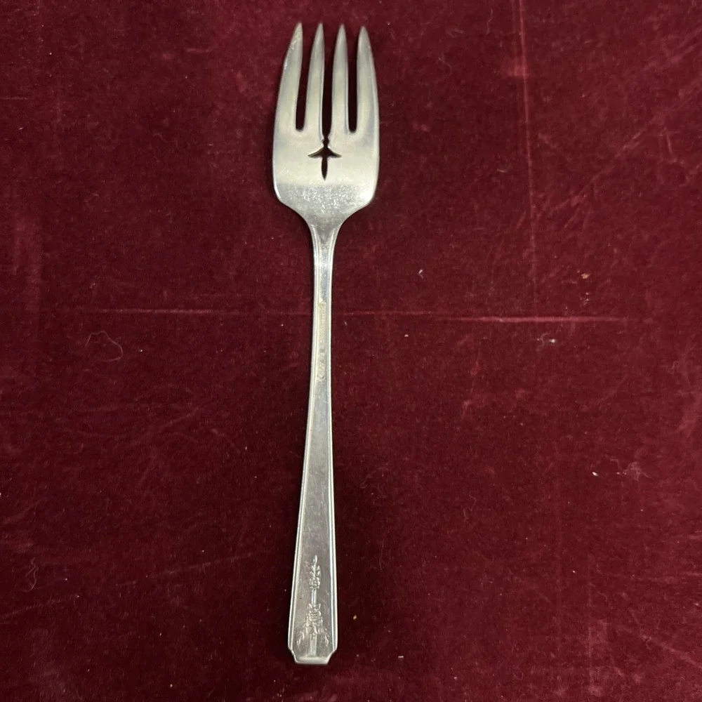 1 Salad Fork‎ Milady Oneida Community 1940 Silver Plate Silverplate Floral
